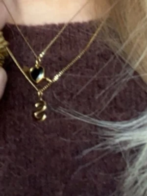 LYLA halsband  - Säljer mitt rätt nya halsband från LYLA . Det är väldigt nytt så de har inga defekter eller liknande! 💐💖🍸