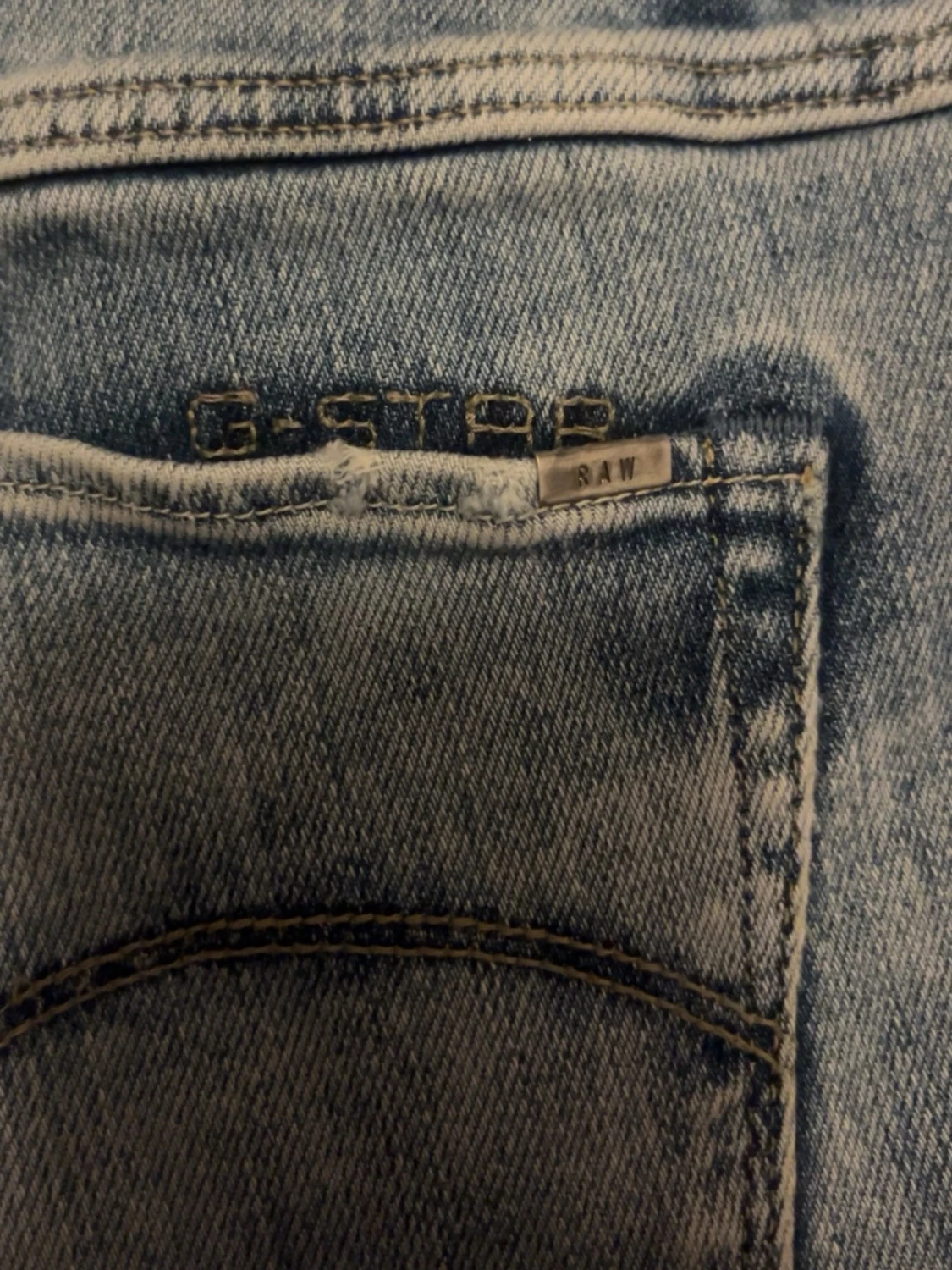 Blå lågmidjade jeansshorts med fransig kant - 3