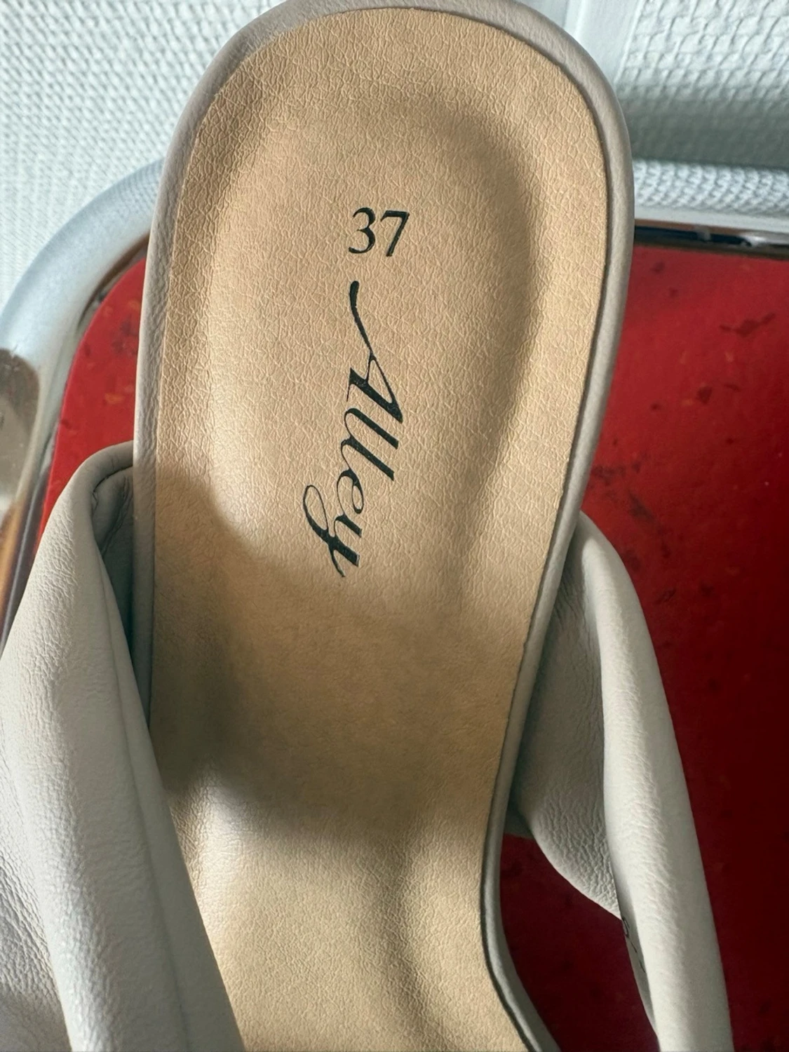 Beige slip-in pumps från Alley - 6