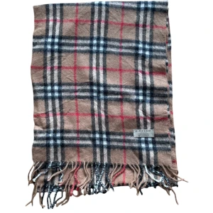 Burberry halsduk  - SEK-300// SF