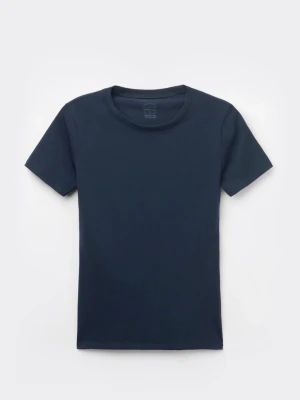 Mörkblå INTIMISSIMI  t-shirt i bomull - En stilren mörkblå t-shirt med rund hals och korta ärmar. Modellen är figurnära och tillverkad i mjuk bomull som känns skön mot huden. Perfekt att matcha med jeans eller kjol för en enkel och snygg look.