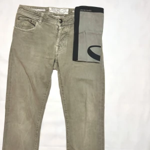 Jacob Cohen jeans - -model:Jacob cohen normal fit - condition:8/10 - size/fit 34-35w - retail price:5499 SEK