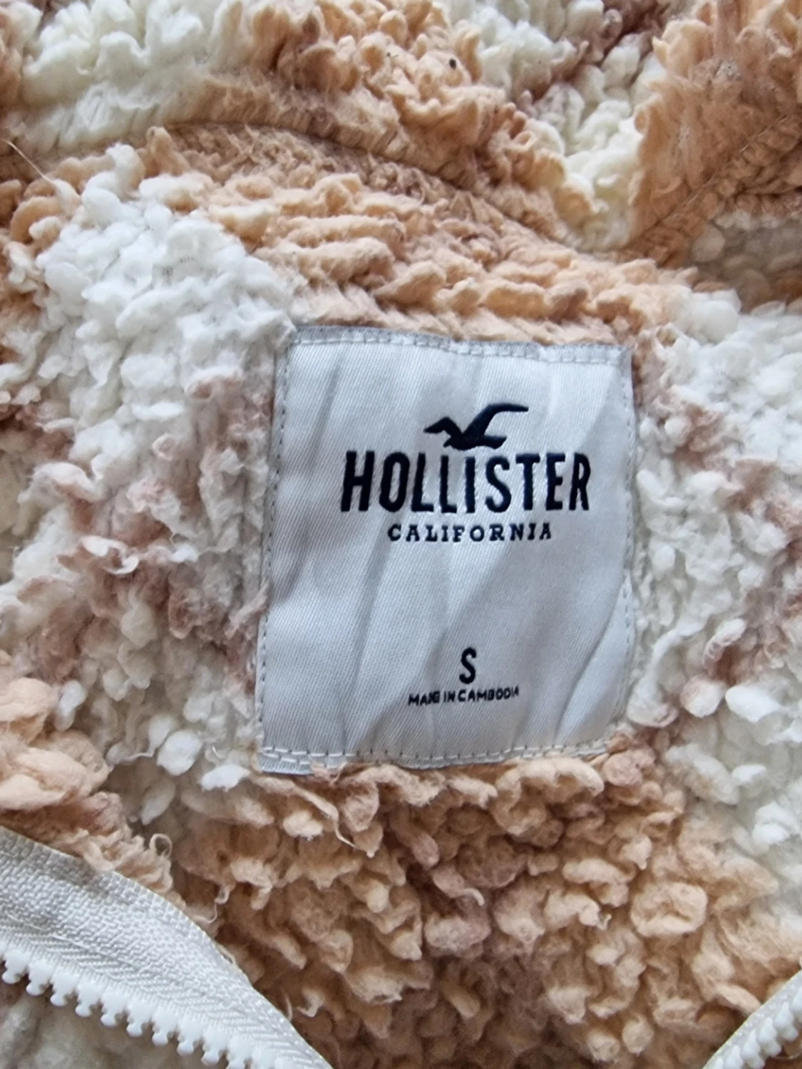 Beige och vit teddytröja från Hollister - 3