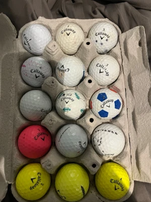 15 st Callaway mix bollar. Några special. - Säljer 15st golfbollar från Callaway. Lite blandade modeller men några värsting bollar och några lite mindre värda.