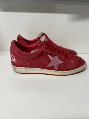 Golden goose - Tjena! Säljer nu dessa golden goose skor. Bra skick som ni ser på bilderna! Hör av dig vid frågor!