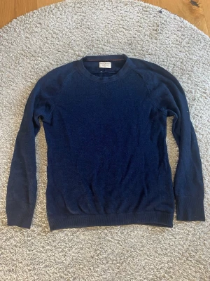 Ull tröja nudie  - Ull tröja från nudie jeans. Riktigt bra skick, mörkblå. Pris 350kr, kan diskuteras. 