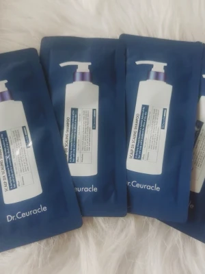 Dr.Ceuracle Scalp DX Scaling Shampoo 10 ml x 4 st = 40 ml  - 4st Dr.Ceuracle Scalp DX Scaling Shampoo.  Perfekt för dig som vill testa ett nytt schampo eller ha med på resan.🌸se gärna mina andra försäljningar också 💕 har även en auktion med 5 stycken i om man vill ha även desda🌸10 ml x 4 st = 40 ml 