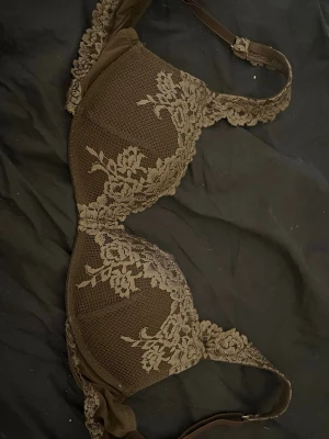 Brun intimissimi bh  - Jättefin bh, som ny 