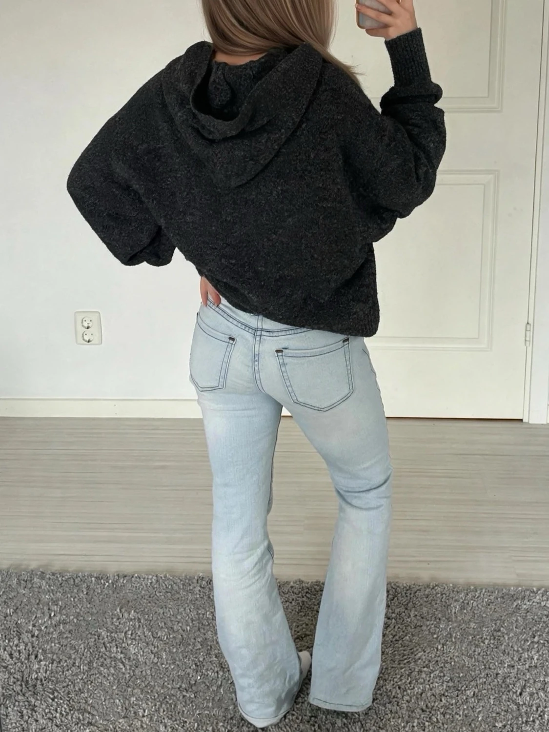 Mörkgrå stickad hoodie - 1