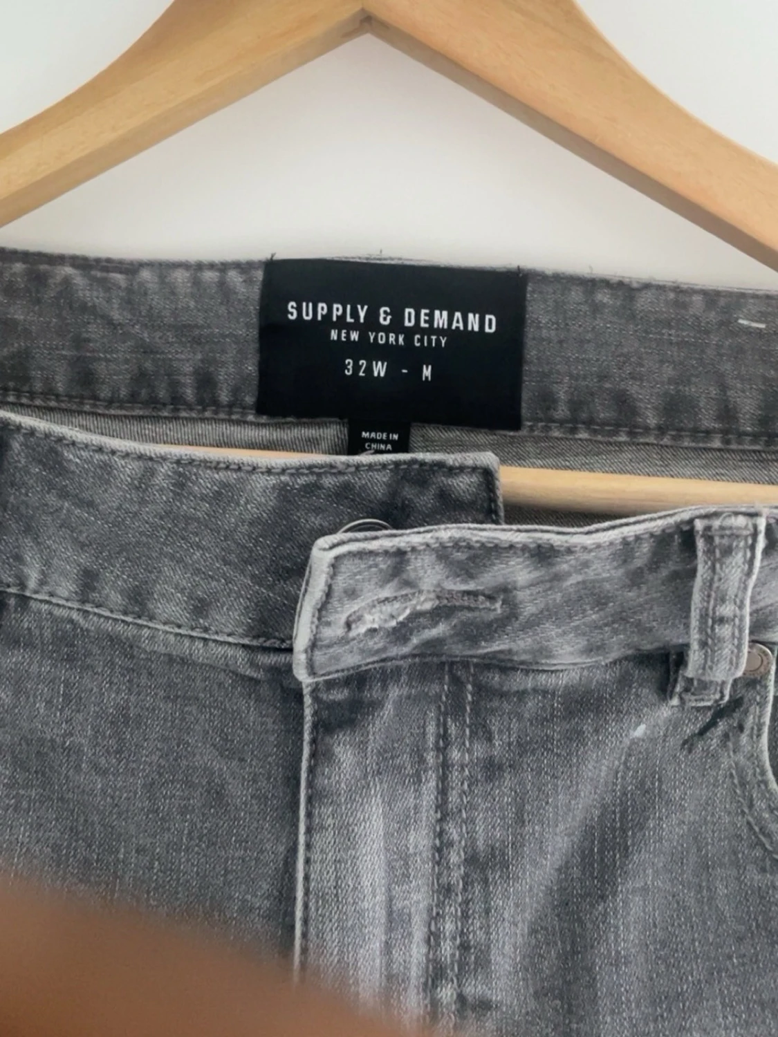 Grå jeans från  Supply & Demand - 1