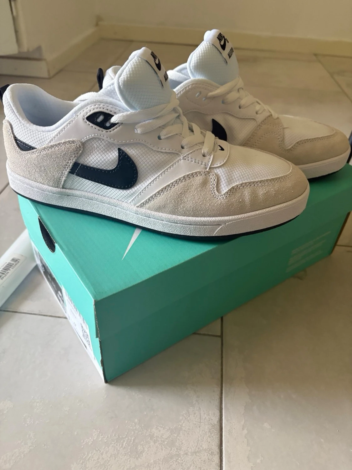 Nike SB vita sneakers med blå swoosh - 2