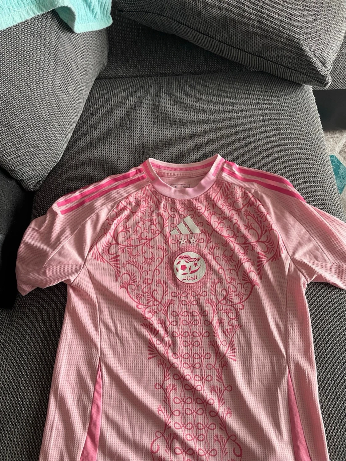 Rosa Adidas fotbollströja