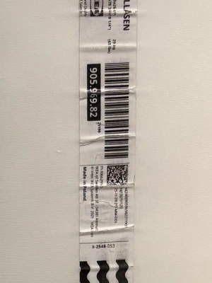 FJÄLLÅSEN resårmadrass 140x200 cm - Denna är helt ny och säljer den eftersom att jag köpte i fel mått. Säljer en FJÄLLÅSEN resårmadrass från IKEA med pocketresårkärna och 7 zoner för extra komfort. Madrassen är medium fast och har en stilren design i vitt och grått. Perfekt för dig som vill ha bra stöd och en modern look i sovrummet.