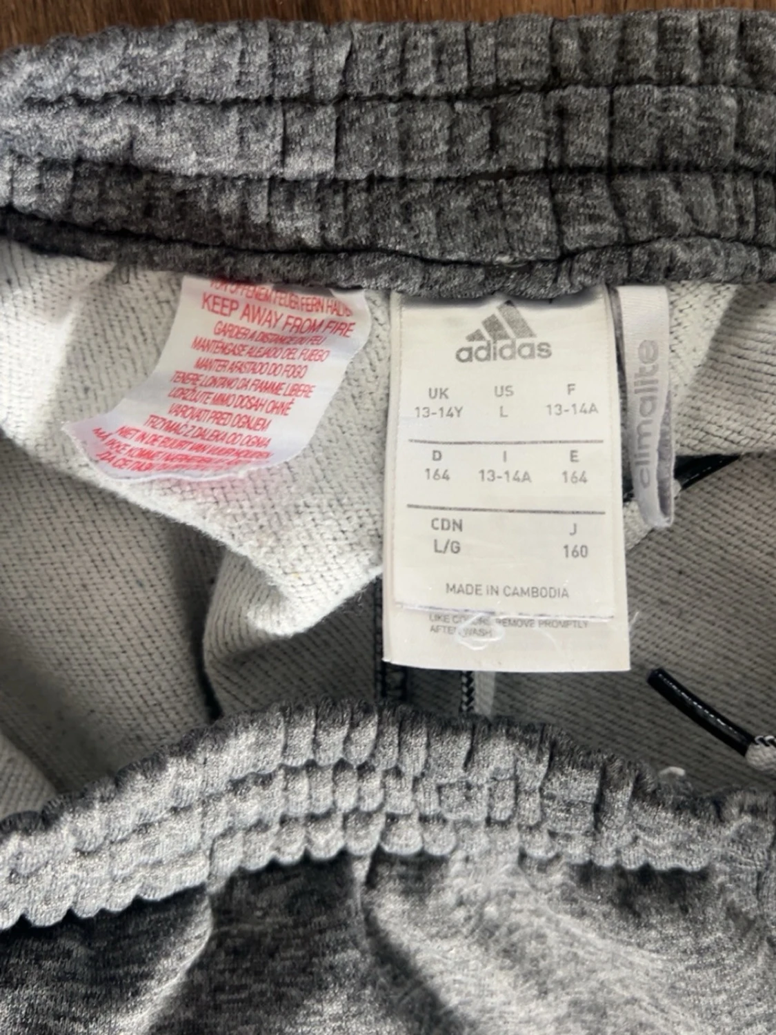 Grå mjukisshorts med resårmidja - 2