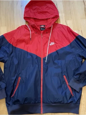 Nike jacka  - Nike jacka storlek M 