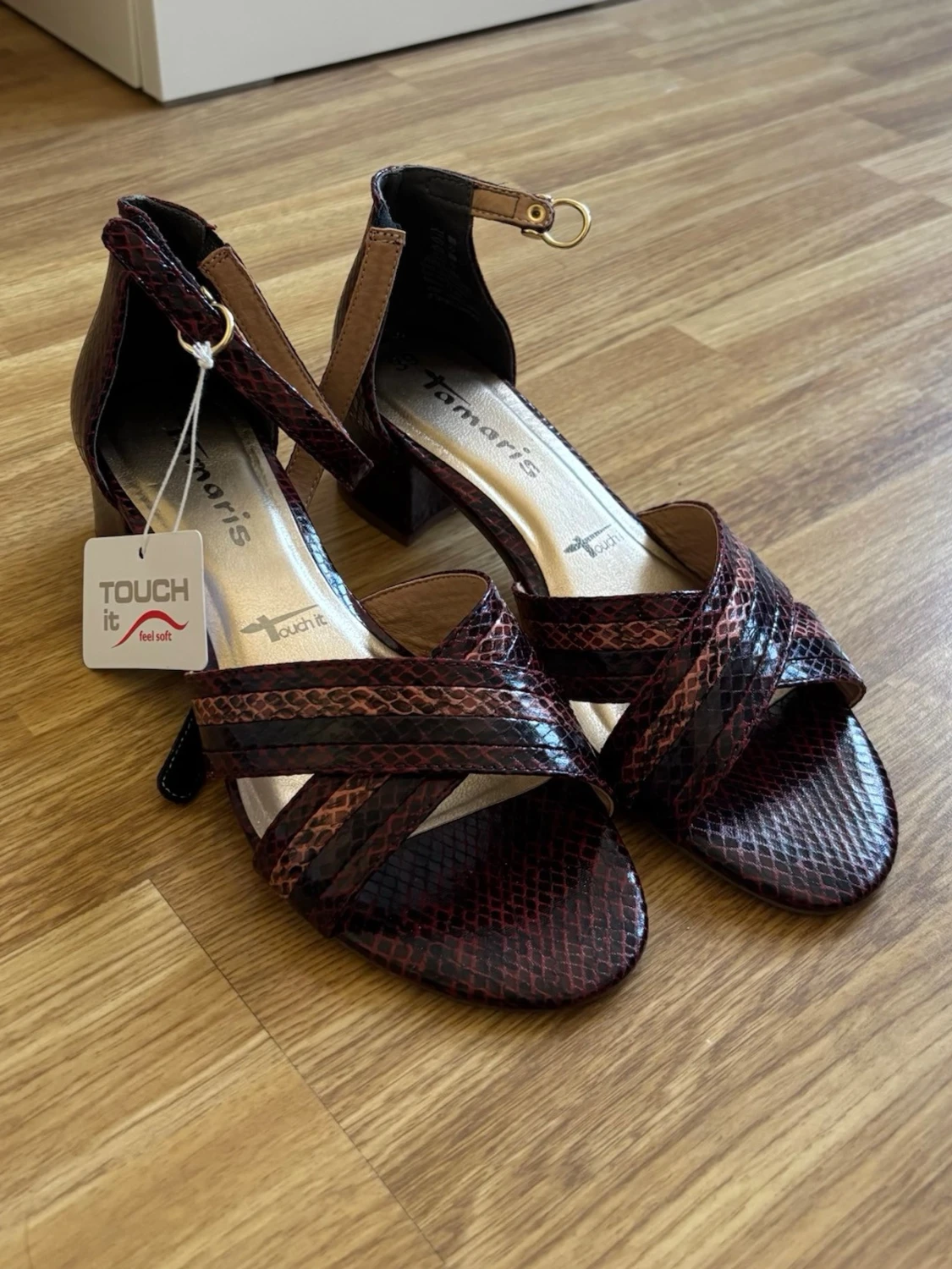 Rödbruna sandaler med ormmönster Tamaris - 5