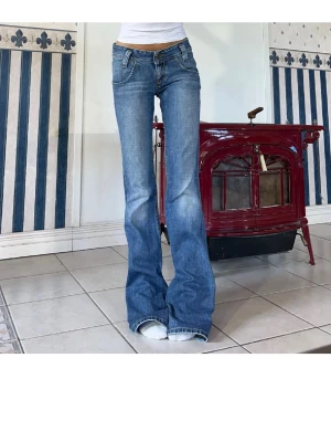 Vintage lee jeans - Mina favorit jeans, säljer då dom blivit försmå o därav kommer aldrig till användning🥹🥲🥲lågmidjade lee jeans i fin tvätt, innetbenslängd 88cm midjemått 75