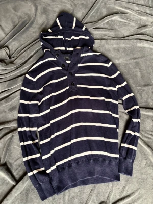 J crew randig hoodie  - Ställ frågor vid funderingar