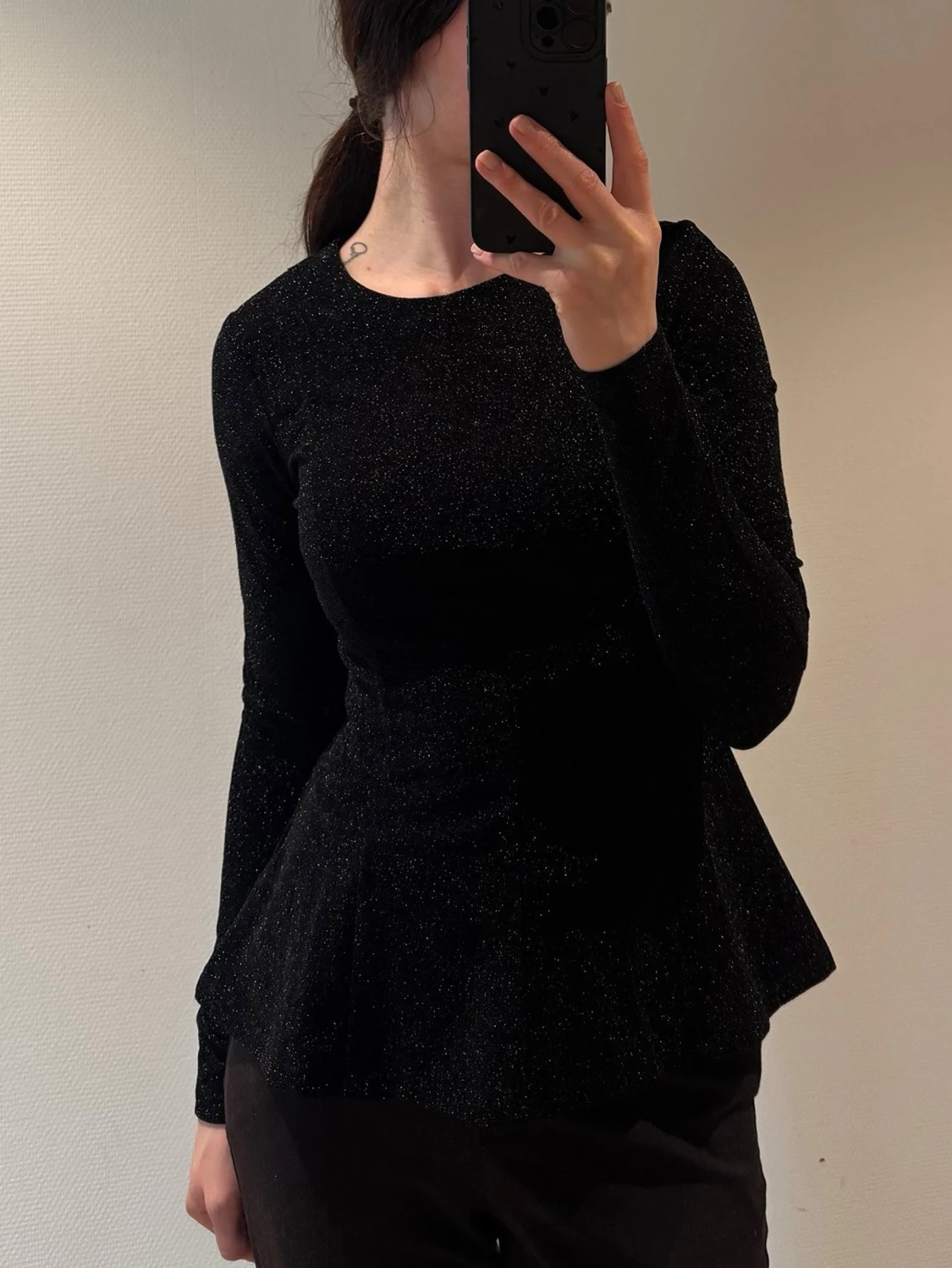 Svart glittrig topp från H&M - 1