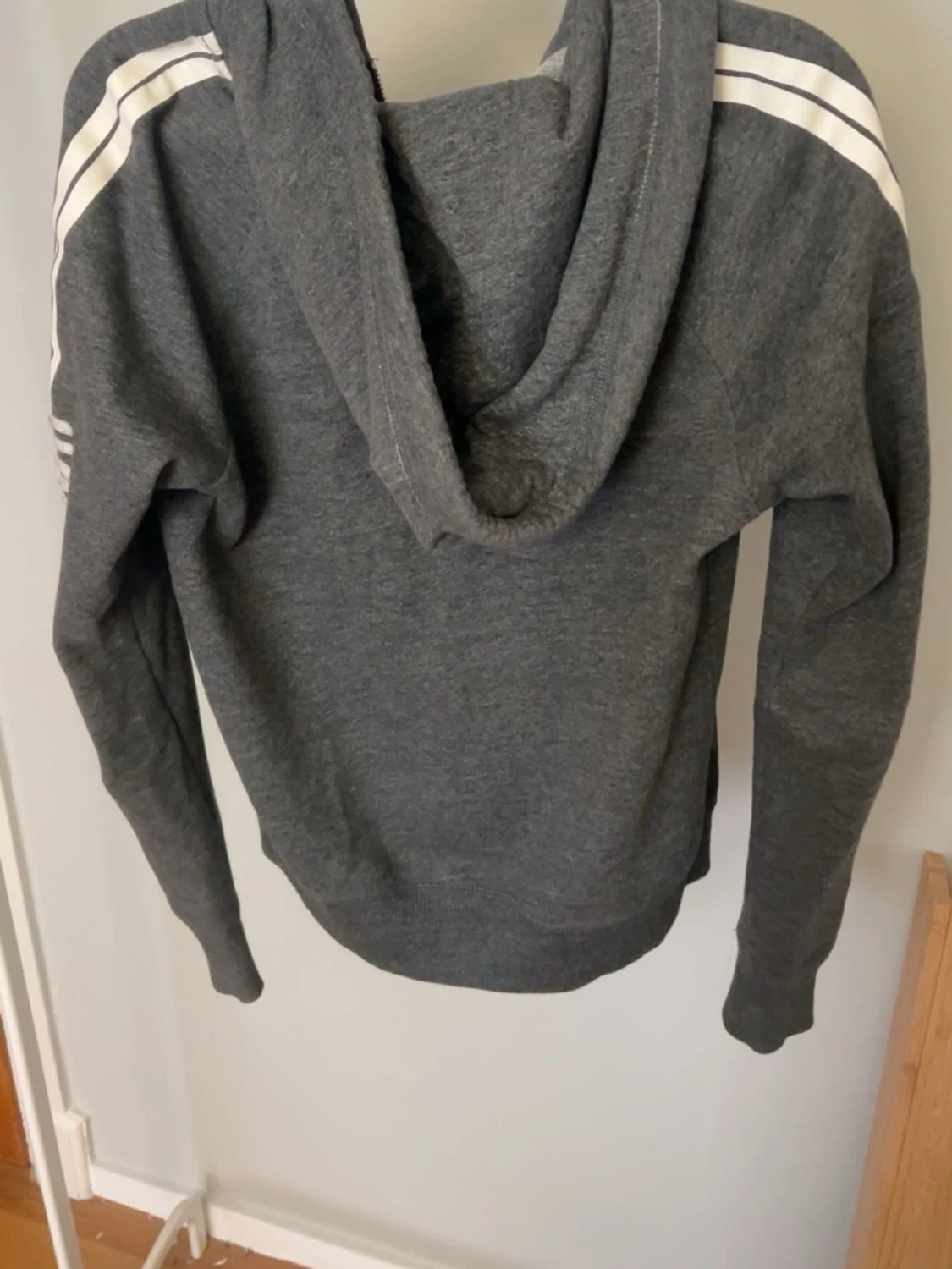 Mörkgrå zip hoodie från Hollister - 1