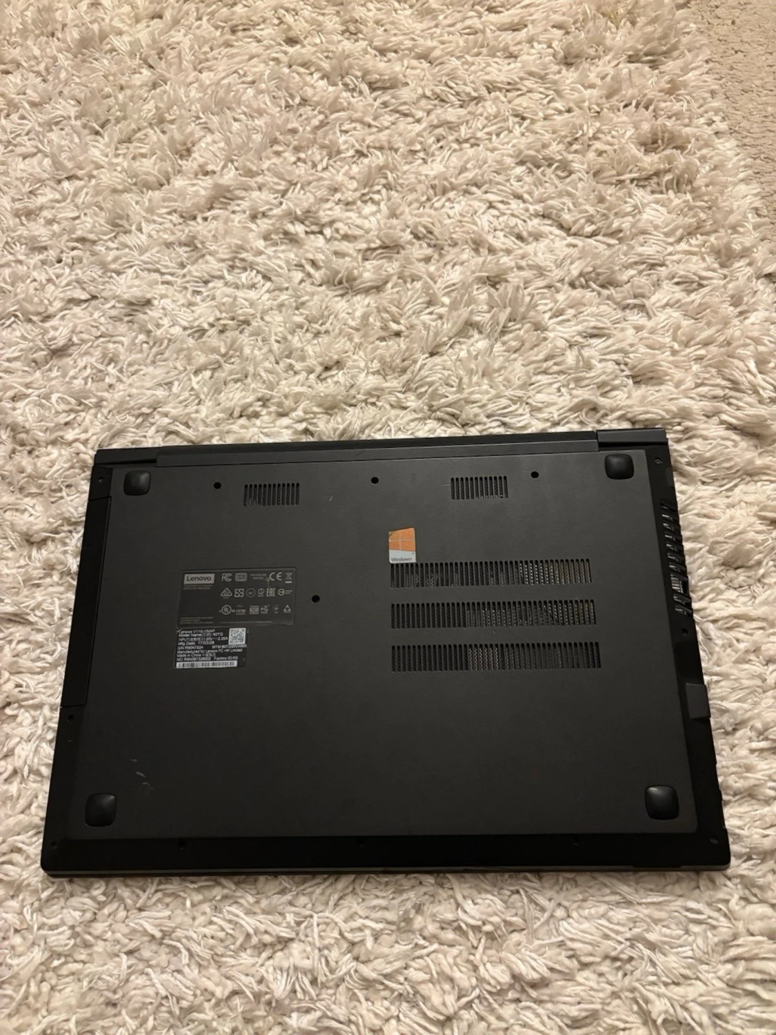 Svart Lenovo bärbar dator - 3
