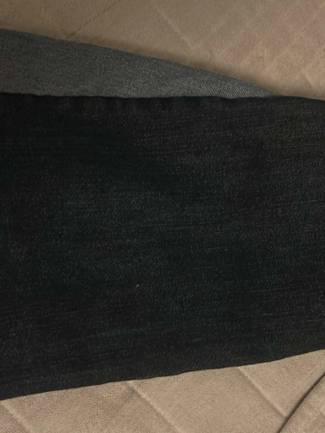 Mörkblå utsvängda jeans med kontrast - 2