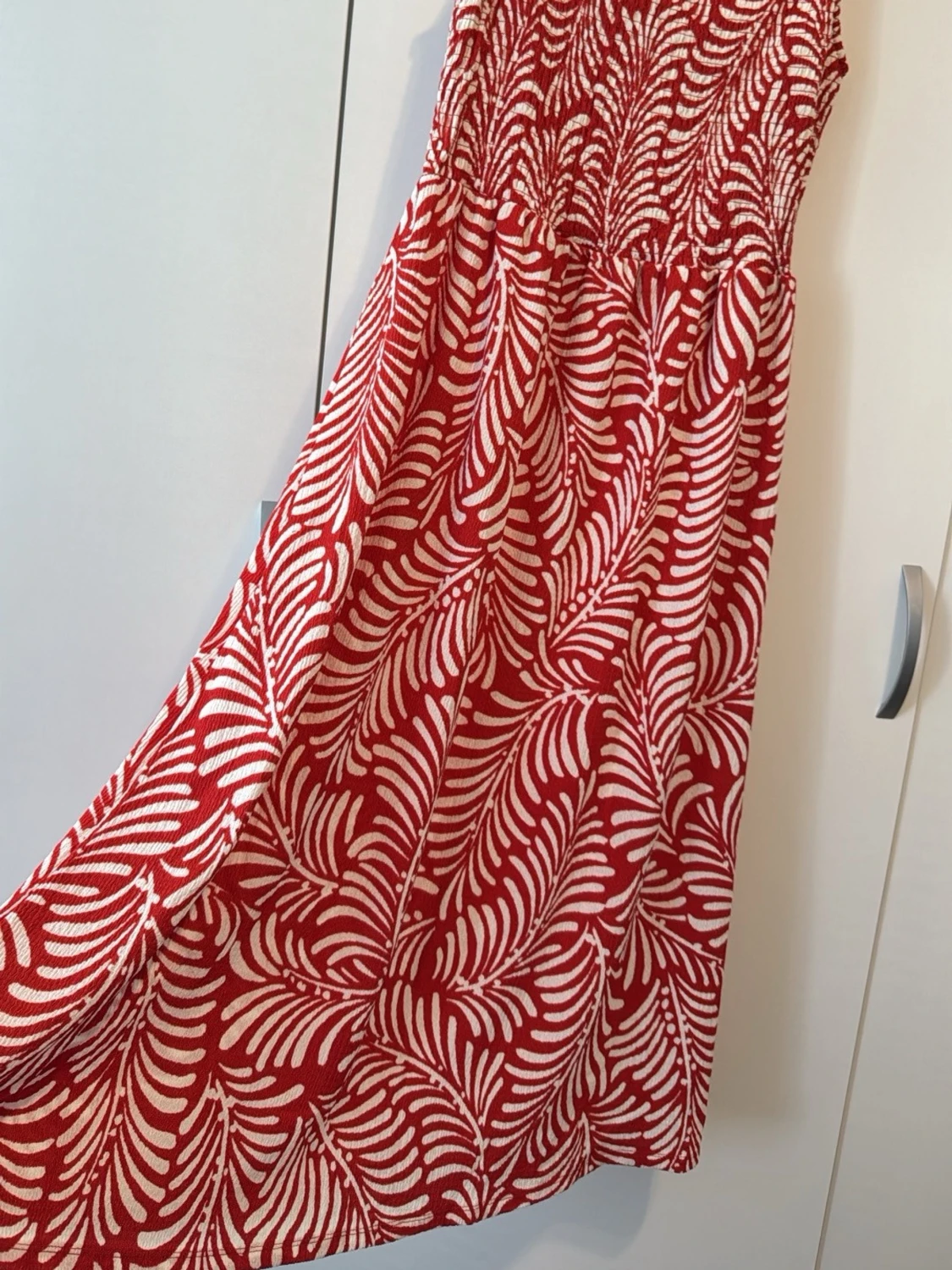 Rödvit långklänning med mönster - 3