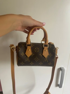 Väska  - Väska som är som ny, använd två gånger💞 skriv för fler bilder. 