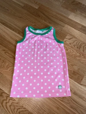 Linne KAXS - Topp från KAXS (Kappahl) i storlek 122/128.  I nyskick, aldrig använd  100% bomull.