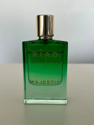 Riad Majestic Extrait de Parfum 50ml - 40ml kvar i flaskan  Skriv om fler bilder önskas