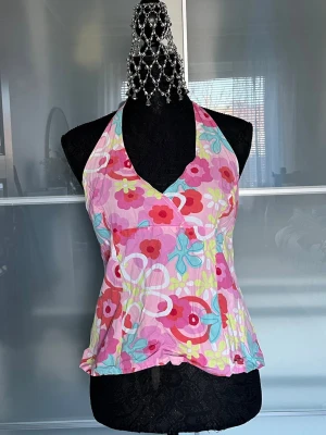 Blommig halterneck topp från Gina - Vintage halterneck från gamla Gina Tricot.
