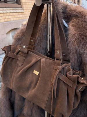 Adax Väska - Snygg brun väska, nypris  3599kr men köpt ny secondhand för 2900kr💗 säljer för att jag har en väldigt lik💕 skriv för fler bilder