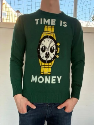 MC2 saint barth tröja  - Det Sällsynt MC2 saint barth tröja med texten ”TIME IS MONEY” och den är av material kashmir| storlek:L| pris: 1799kr| skick: 9,8/10| hör av dig vid minsta lilla fundering eller fråga| 