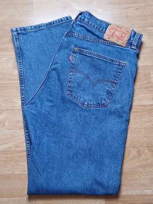 Levi's 505 Jeans | 100% Authentisk | perfektskick | Elastan | EU46: W36 L 32 | 059 - 505 tidlös rak passform Hållbar kvalitet på denim , strong quality denim , last long  Ett mångsidigt jeans som passar alla stilar W36 L32 | EU 46 Elastan  💯 % AUTENTISK PERFEKT SKICK.   Waist : 46 cms.   Length: 111 cms  hips : 56 cms inner leg to bottom leg : 78 cms.    Botton up to inner leg : 32 cms   📦 24 hrs 