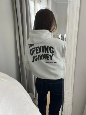 Hoodie - Såå cool hoodie med tryck på ryggen 😍😍