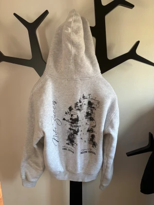 Hoodie  - Notre Succes storlek M
