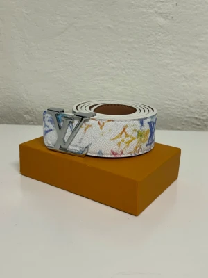 Lv Bälte  - Helt ny aldrig använd. Storlek 110cm. Snabb frakt. Endast bälte