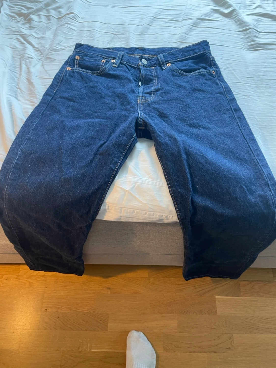Mörkblå raka jeans