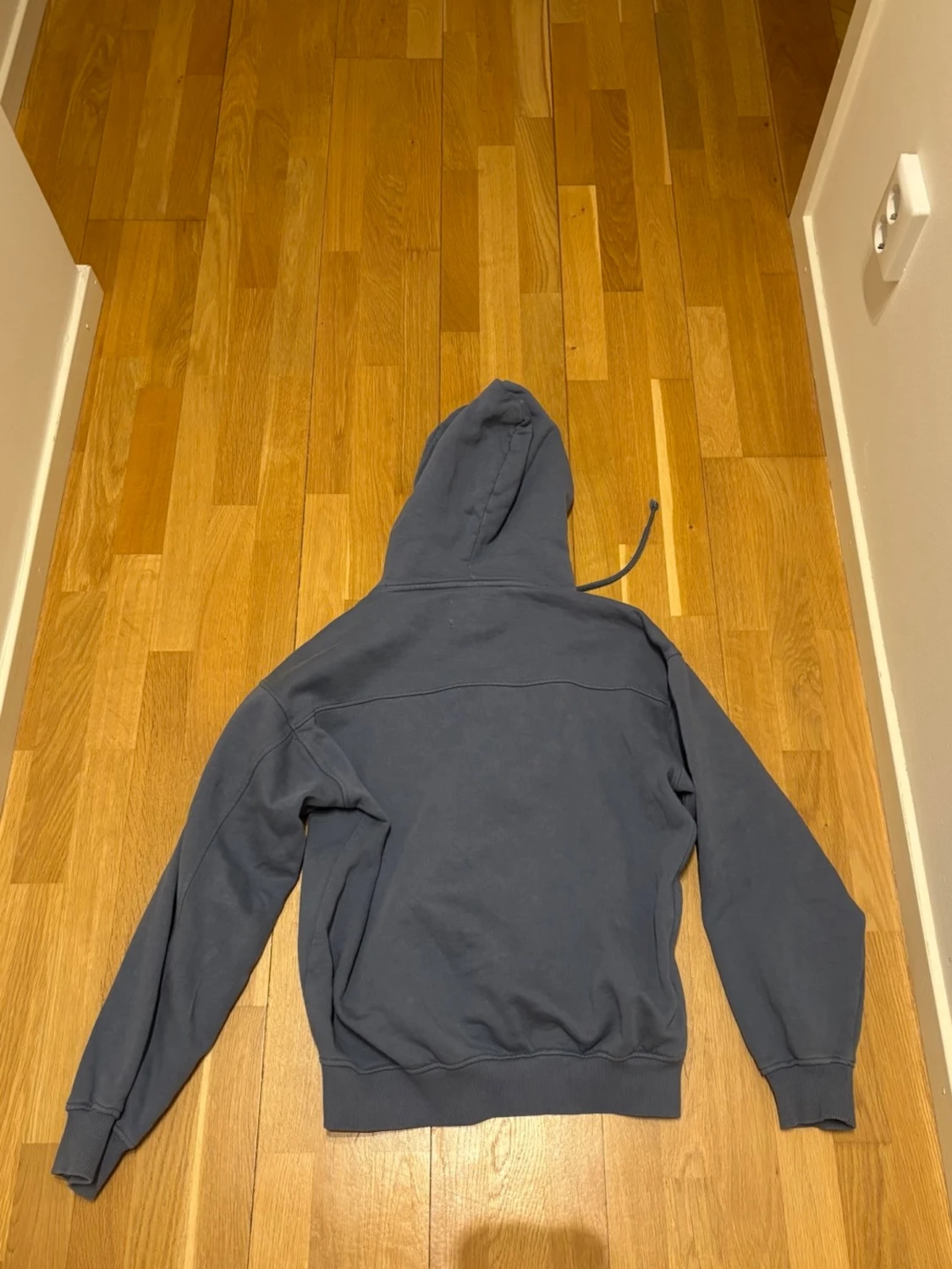 Blå hoodie - 1