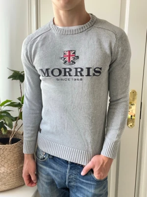 Morris tröja stickad S - Morris tröja stickad S, Inga defekter! Modellen i bilderna är 180 cm 75 kg och bär Storlek S , Kom med frågor! 🌟 (Kan gå ned i pris vid köp av paket 😉) 