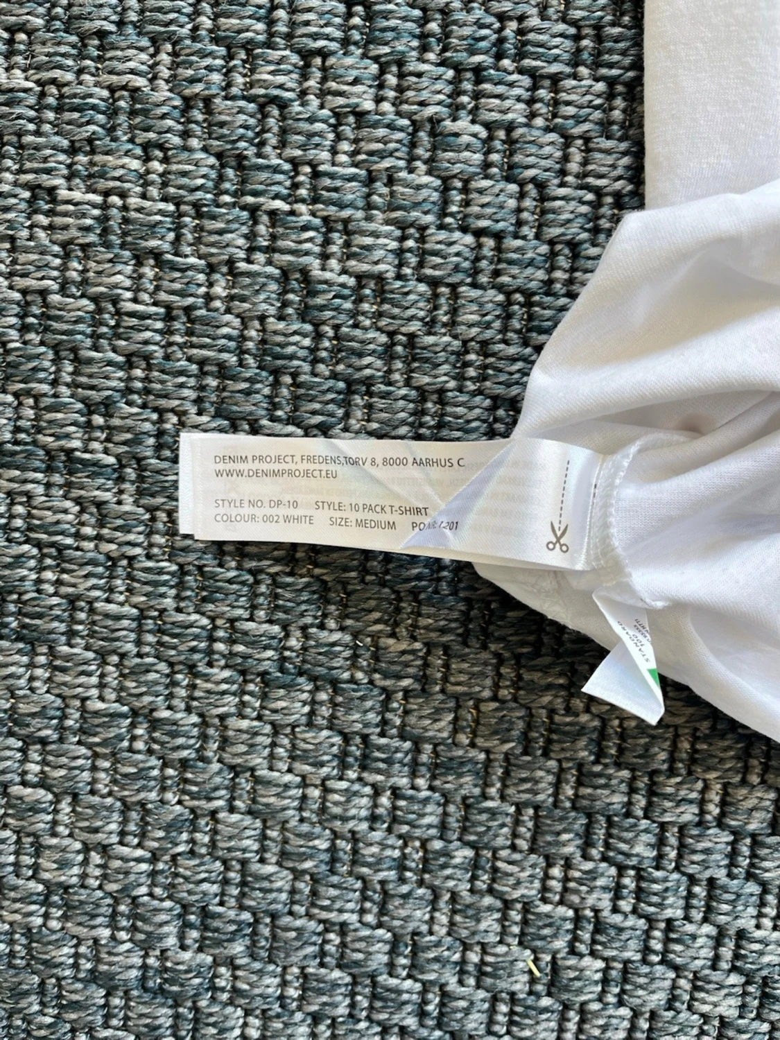 Handbroderad vit t-shirt från Denim Project - 3