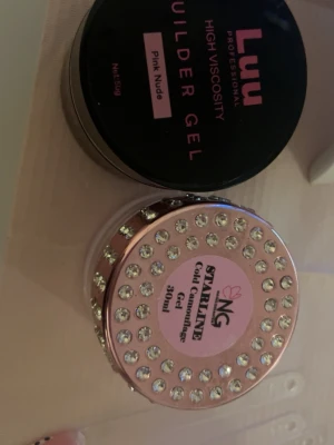 Nagel kit - Säljer geler och annat kul till naglar