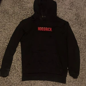 Hoodrich core overhead hoodie - bra kondition, passar både S och M