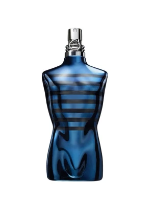 Le Male parfym från Jean Paul Gaultier - Ikonisk parfymflaska formad som en manlig torso i metallicblått glas med horisontella ränder. Flaskan har en silverfärgad spraytopp och designen är både modern och klassisk. Perfekt för dig som gillar unika och snygga parfymer.