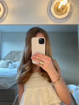 Sommar linne  - • Perfäkta sommar toppen som fungkar till alla sommar outfits☀️🌊🫶🏻                                               • Storlek 146/152                                                           • Lite missfärgad 