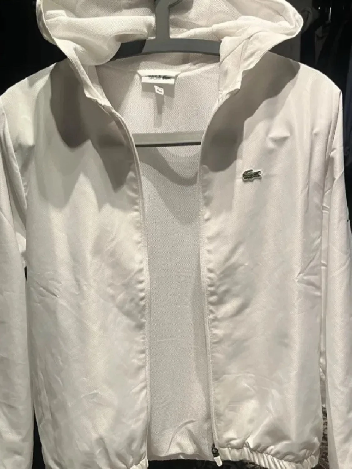 Vit vindjacka från Lacoste