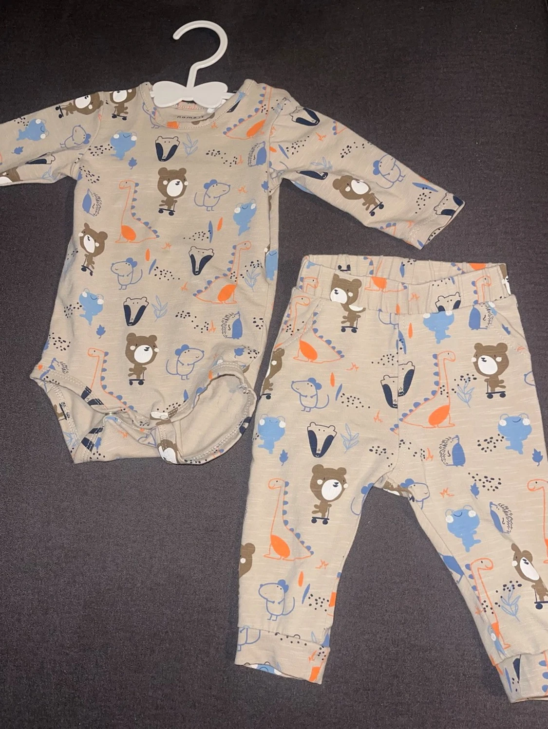 Beige body och byxa med djurmönster - 1