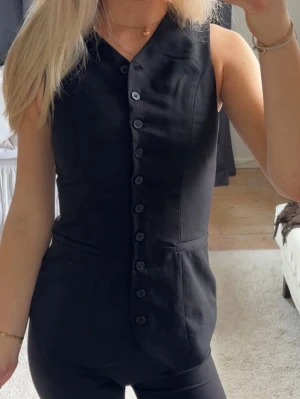 Kostymtopp - Kostymtopp från H&M, knappt använd💗.