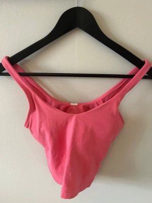 Lululemon Align tank top - En skön Align tank top från lululemon i en färg som inte säljs längre/går inte att få tag i. I nyskick! 💞 storlek 2 men passar som xs. Originalpris 740kr