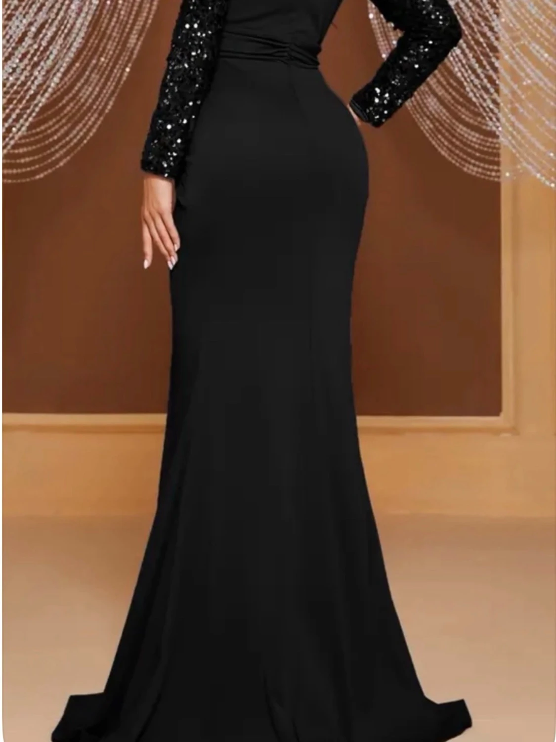 Svart långklänning med paljettärmar - 1